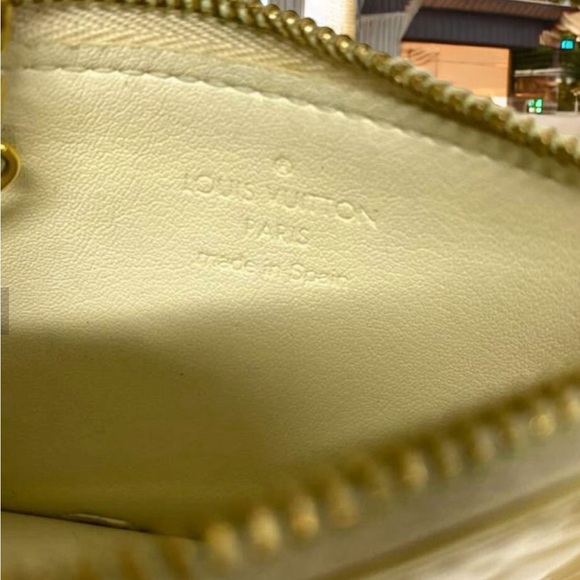 Authentic Louis Vuitton DAUPHINE PATENT LEATHER Vernis CARD Monogram Pochette - Picture 4 of 5